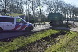 Fietser aangereden door vrachtwagen in Den Burg
