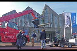 Kanon door voorgevel Museum Kaap Skil