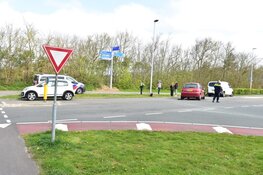 Twee auto&#39;s botsen op Texel