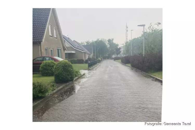 Nieuwe bestrating ventweg Waalderstraat
