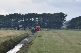 Mobiele kraan op zijn kant bij Oudeschild