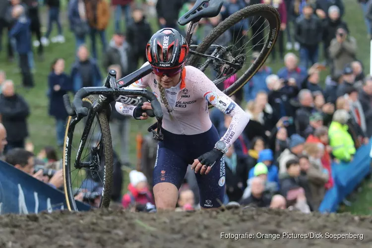 Denise Betsema net naast podium op EK