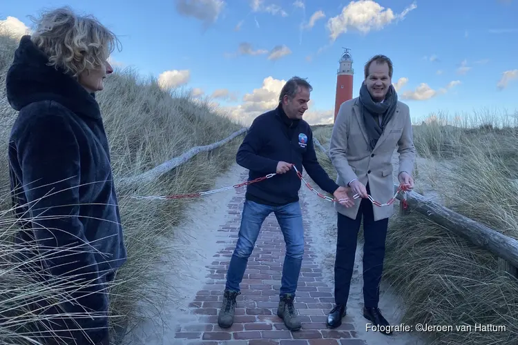 Burgemeester opent nieuwe tentoonstelling vuurtoren