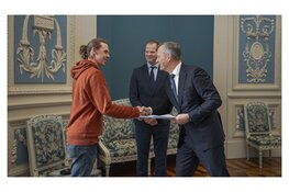 Dennis Boon beëdigd als hulpstrandvonder Texel