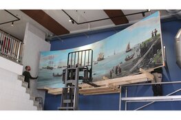 Texelse Bierbrouwerij krijgt schilderij van Museum Kaap Skil in bruikleen