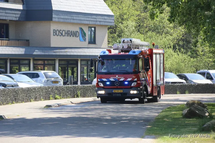 Auto lekt gas op Camping in De Koog op Texel, brandweer ontruimt chalets