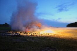 Forse rookontwikkeling door brand Meierblis in Den Burg