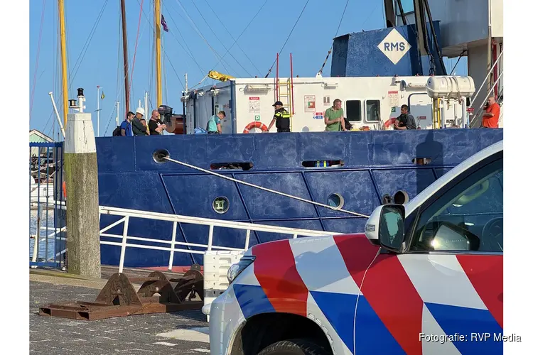 Incident op schip in haven Oudeschild