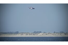Vaartuig Kustwacht in problemen op Noordzee, reddingboten en helikopter ingeschakeld