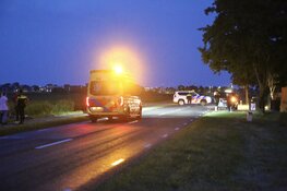 Twee fietsers botsen op elkaar, één is buiten bewustzijn
