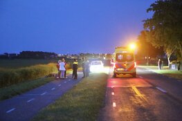 Twee fietsers botsen op elkaar, één is buiten bewustzijn
