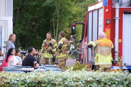 Brandweer rukt uit voor mogelijke brand in hotel in Den Burg