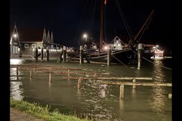 Haven Oudeschild ondergelopen door hoog water, dienstregeling Teso tijdelijk gestremd