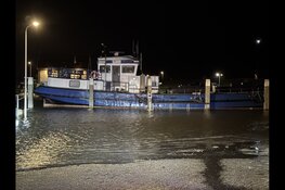Haven Oudeschild ondergelopen door hoog water, dienstregeling Teso tijdelijk gestremd