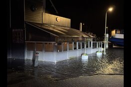 Haven Oudeschild ondergelopen door hoog water, dienstregeling Teso tijdelijk gestremd