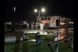 Haven Oudeschild ondergelopen door hoog water, dienstregeling Teso tijdelijk gestremd