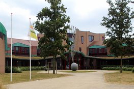 Reflecterende glasbollen op meerdere Texelse wegen