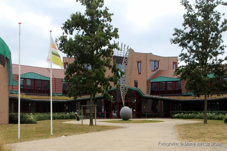 Reflecterende glasbollen op meerdere Texelse wegen