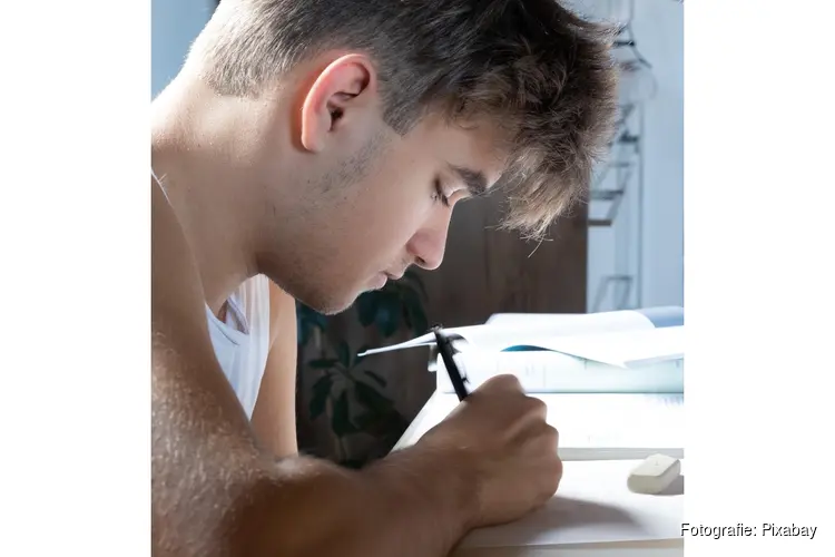 Steeds meer studenten wonen hun hele studie thuis