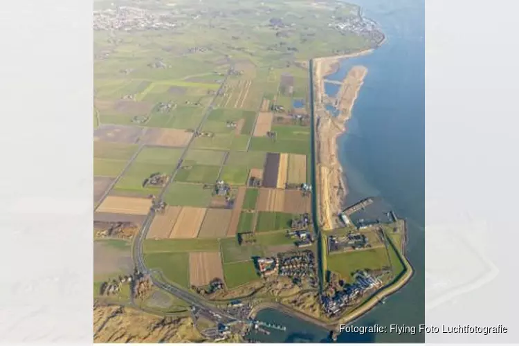 Laatste kuub zand voor de Prins Hendrikzanddijk Texel ligt er