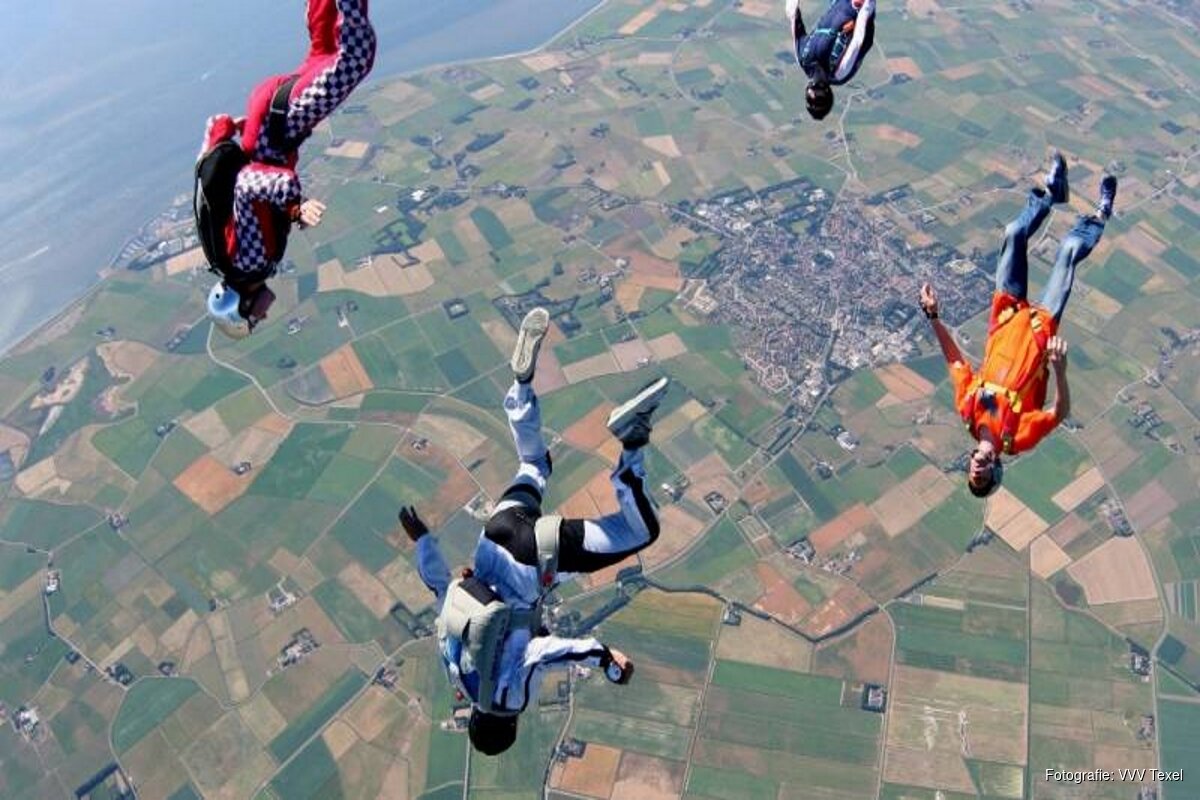 PARACHUTESPRINGEN OP TEXEL Texelsdagblad.nl PARACHUTESPRINGEN OP TEXEL Texelsdagblad.nl