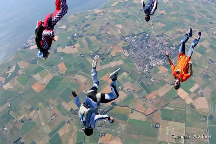 PARACHUTESPRINGEN OP TEXEL