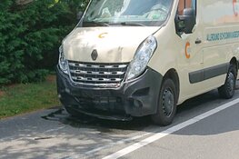 Kop-staartbotsing in Den Burg: twee voertuigen total loss