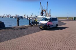 Handrem vergeten: auto te water