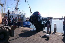 Handrem vergeten: auto te water