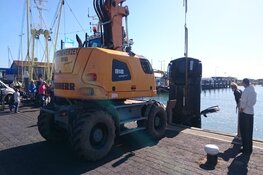 Handrem vergeten: auto te water