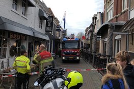 Brandweer zet winkelstraat Texel af