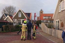 Brand in woning aan smal straatje Oosterend, geen bewoners aanwezig