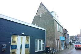 Gedeelte gevel waait er af in Den Burg