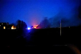 Schuur vat vlam op Texel: brandweer haalt schapen uit brandend gebouw