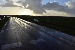 Auto in de sloot door gladheid op Texel