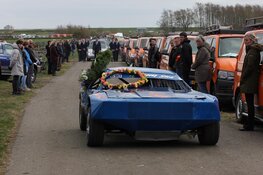 Enorme drukte bij uitvaart talentvolle autocoureur Laurens