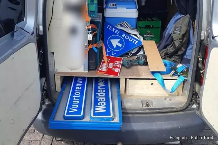 Duo gepakt met lading geroofde Texelse plaats- en straatnaamborden