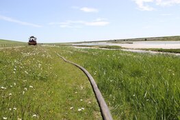 Water in natuurgebied Wagenjot op Texel gepompt tegen de droogte