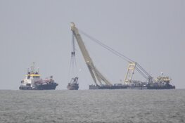 Gezonken Urker kotter Lummetje door bergingsbedrijf boven water gehaald