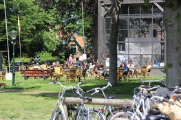 Drukte op Texel ondanks corona maatregelen tijdens zomerhitte