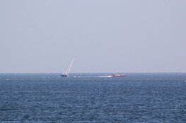 Zeiljacht vastgelopen bij Oudeschild