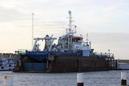 Onderzoeksschip Pelagia van NIOZ in het dok van Oudeschild