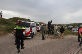 Caravan vliegt in brand op camping De Koog