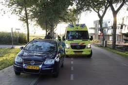 Fietser botst met auto op Texel, slachtoffer naar ziekenhuis