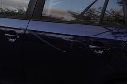 Fietser botst met auto op Texel, slachtoffer naar ziekenhuis