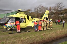 Man zakt door dak op Texel