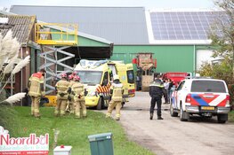 Man zakt door dak op Texel