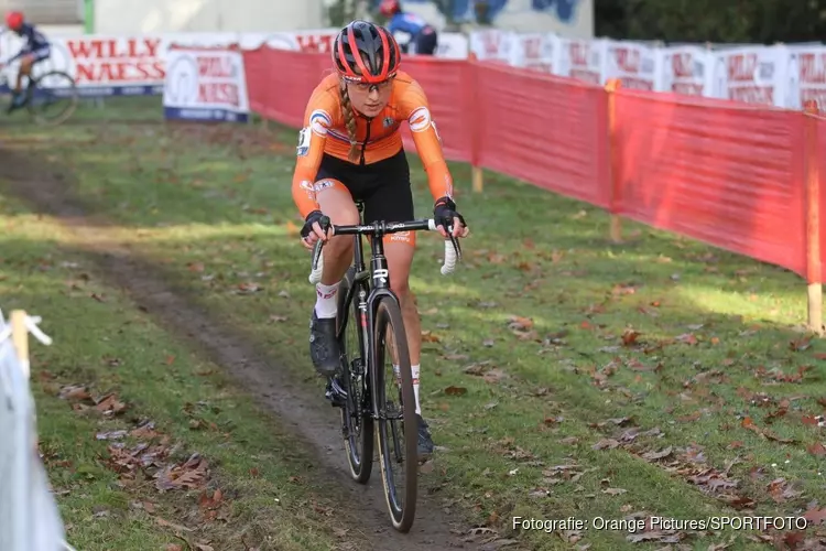 Denise Betsema grijpt net naast podium op Oranje gekleurd EK