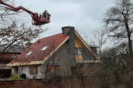 Stormschade aan schoorsteen bij woning De Koog