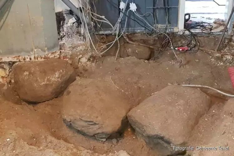 Archeologisch onderzoek naar veldkeien in de Burghtkerk afgerond